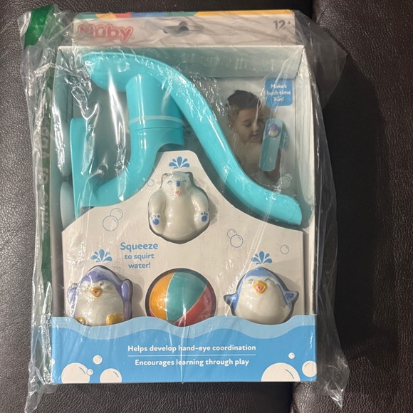 Vibrant Aqua Penguin Bath Toy Set - Picture 1 of 4
